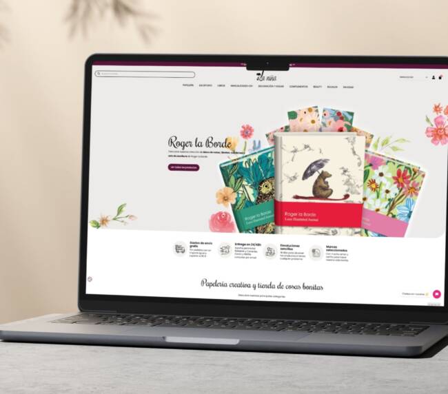 ordenador navegando por la web de la niña shops